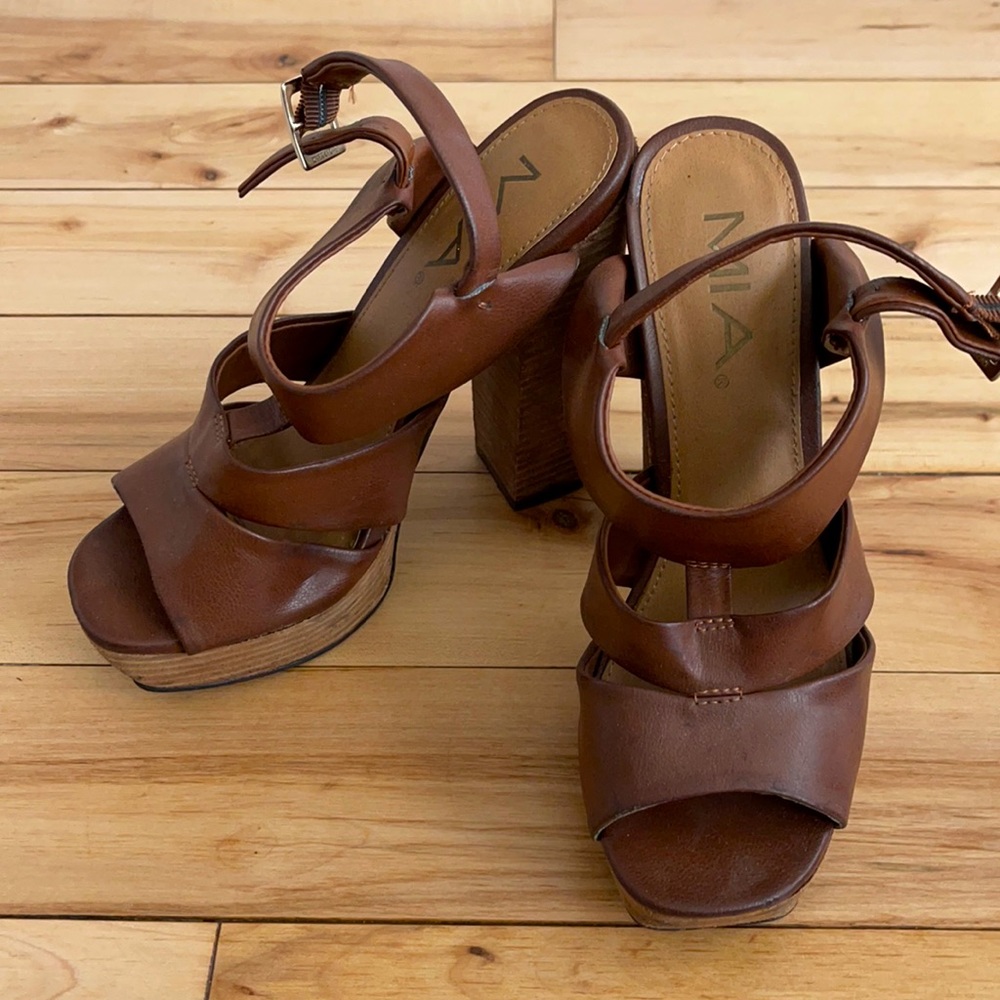 Brown MIA heels in size 6